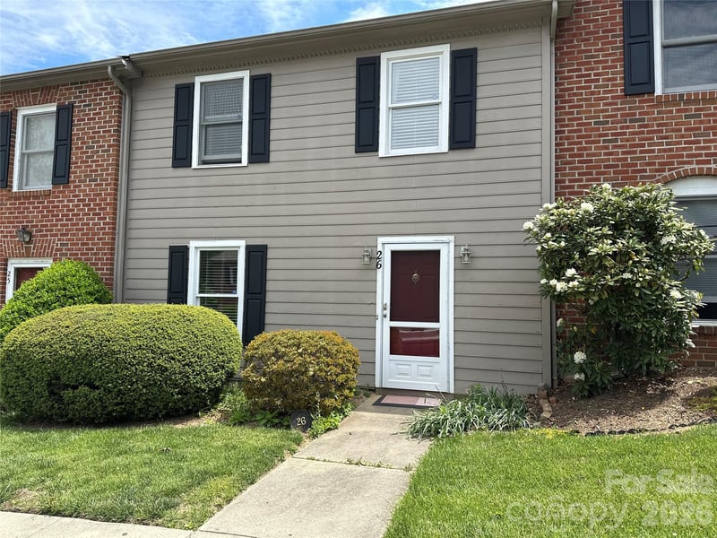 26 Sleepy Hollow Ln, Swannanoa, NC 28778