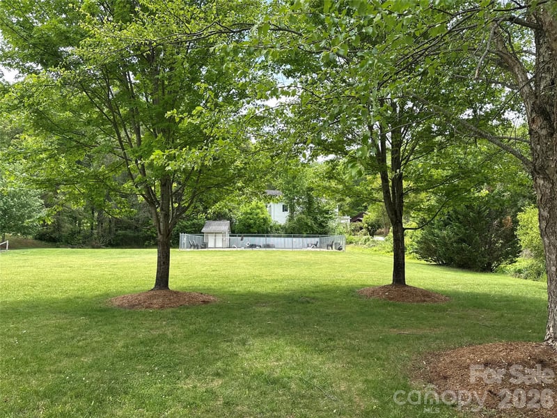 26 Sleepy Hollow Ln, Swannanoa, NC 28778