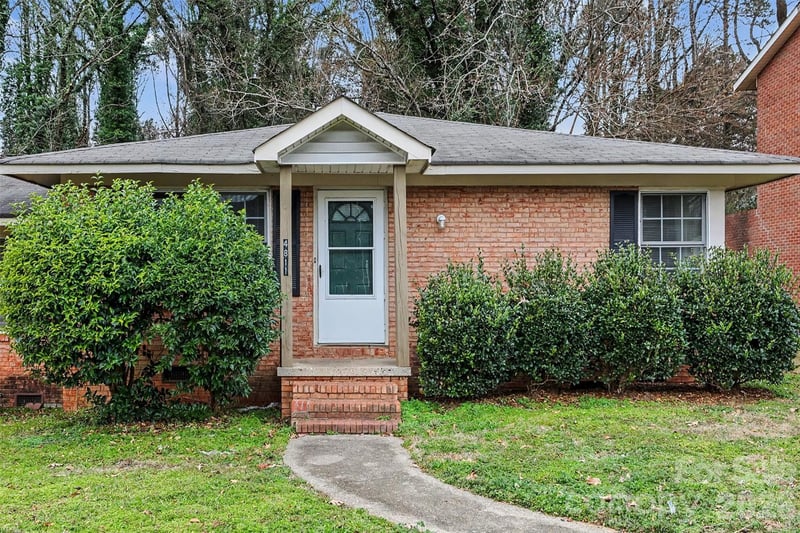4809 Malibu Dr, Charlotte, NC 28215