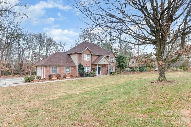 570 29th Avenue Dr NW, Hickory, NC 28601