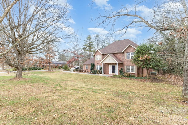 570 29th Avenue Dr NW, Hickory, NC 28601