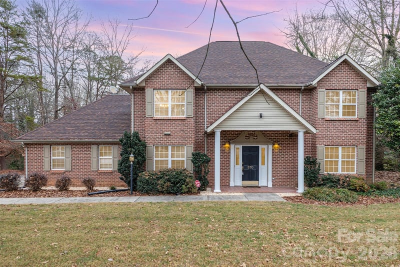 570 29th Avenue Dr NW, Hickory, NC 28601
