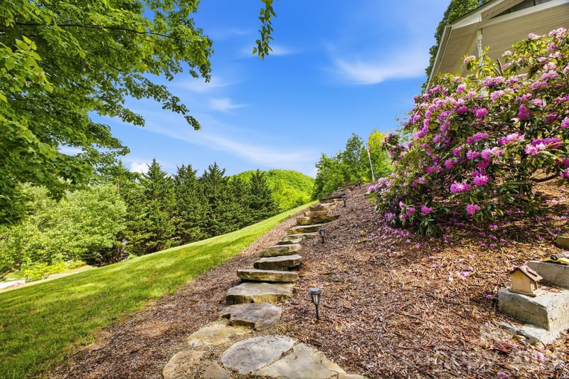 48 Open Range Dr, Barnardsville, NC 28709