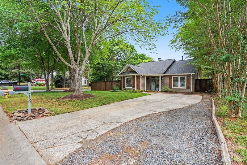 7450 Crestside Ln, Charlotte, NC 28227