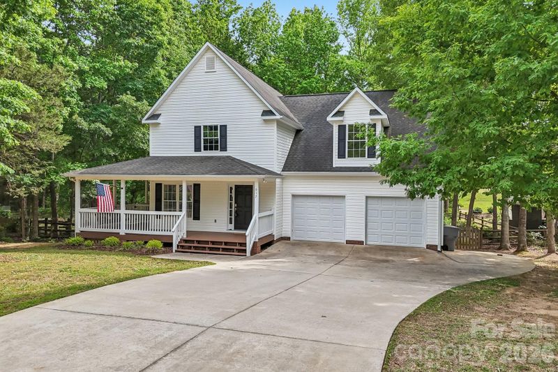 917 Clover Park Dr, Clover, SC 29710