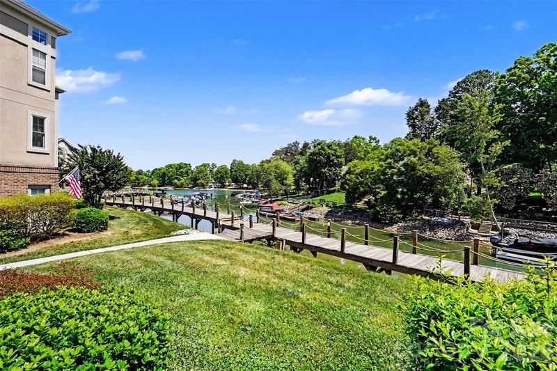 104 Pier 33 Dr #301, Mooresville, NC 28117