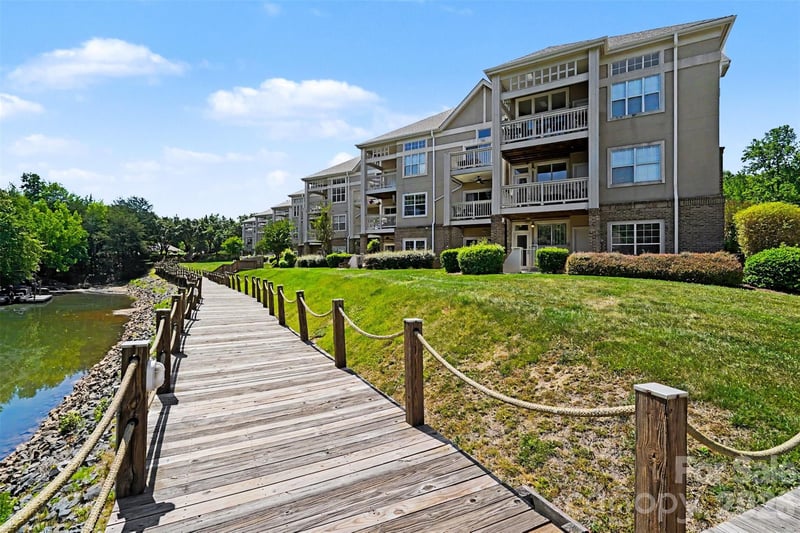 104 Pier 33 Dr #301, Mooresville, NC 28117