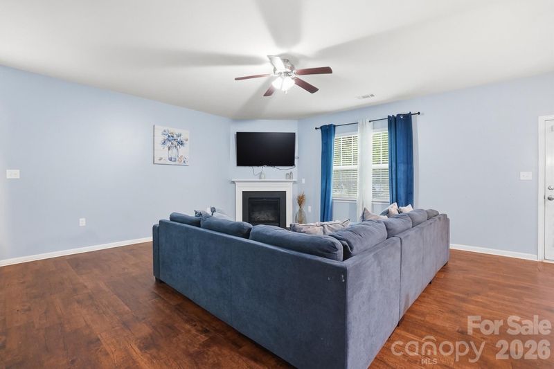 112 Meadow Stream Dr, Mount Holly, NC 28120
