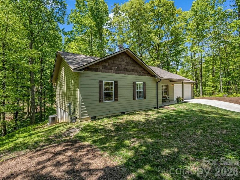 135 Half Moon Ln, Brevard, NC 28712