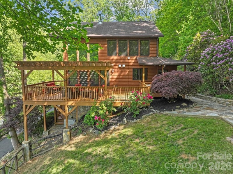 52 Mountain Park Dr, Mars Hill, NC 28754