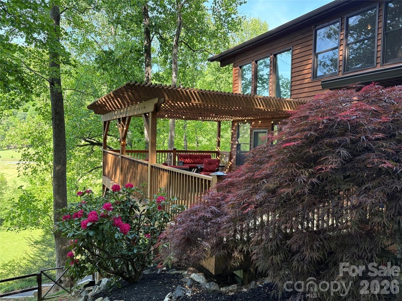 52 Mountain Park Dr, Mars Hill, NC 28754