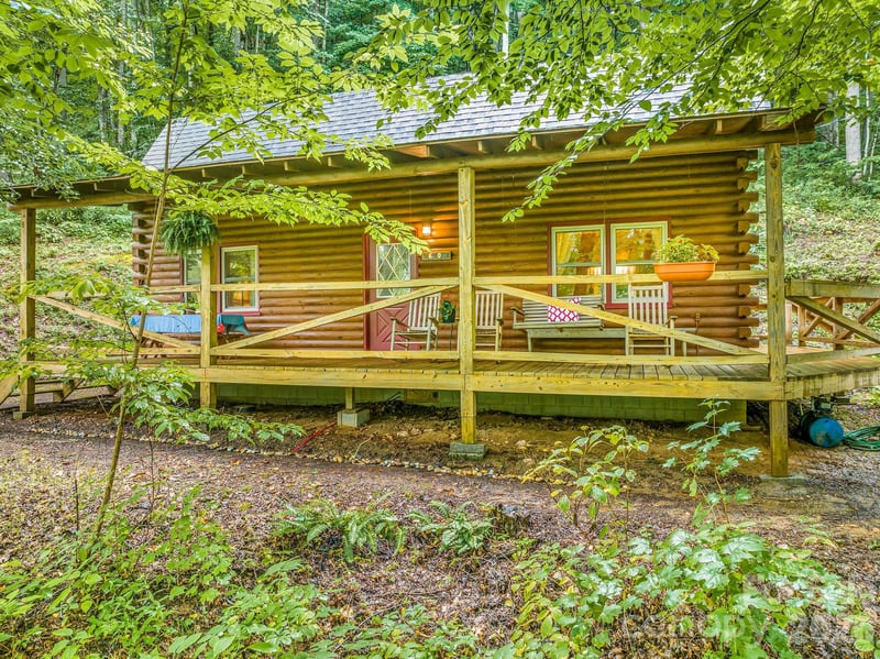 51 Spruce St, Maggie Valley, NC 28751
