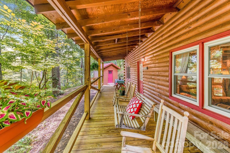51 Spruce St, Maggie Valley, NC 28751