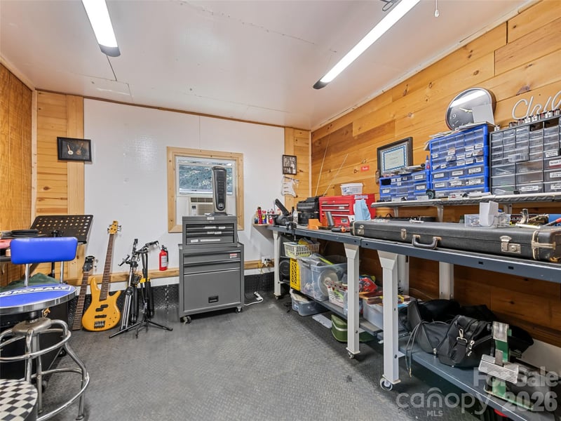 136 Peaceful Valley Dr, Leicester, NC 28748