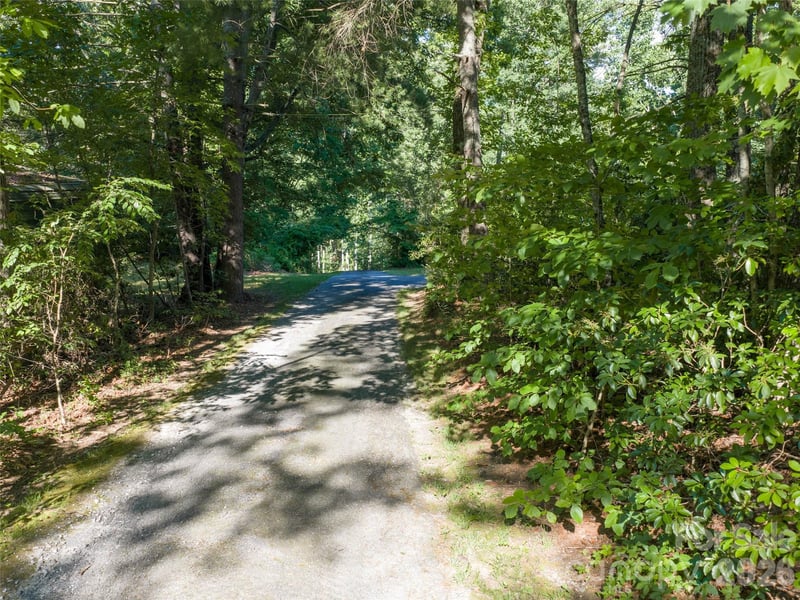 000 Mountain Laurel Ln, Fletcher, NC 28732
