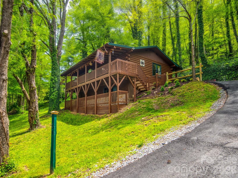 154 Cedarwood Dr, Waynesville, NC 28785