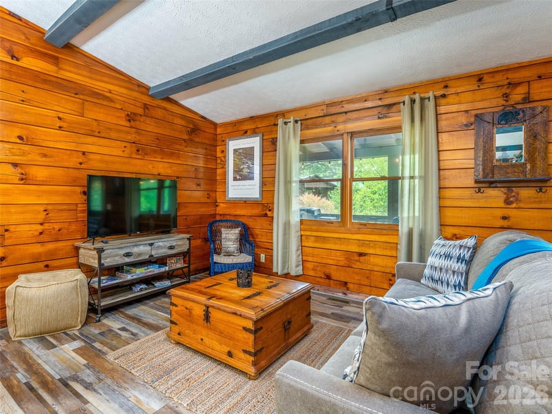 154 Cedarwood Dr, Waynesville, NC 28785
