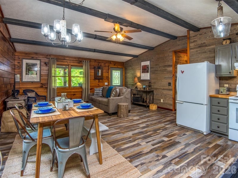 154 Cedarwood Dr, Waynesville, NC 28785