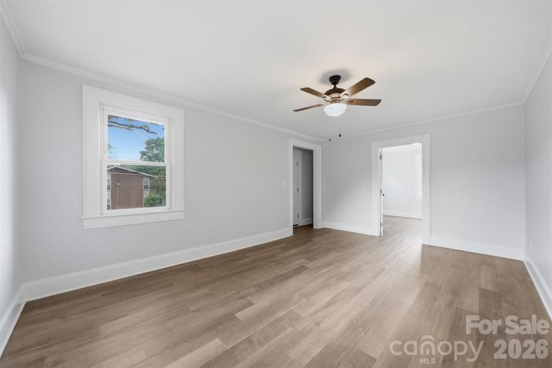 912 S Center St, Hickory, NC 28602