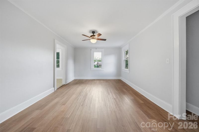 912 S Center St, Hickory, NC 28602