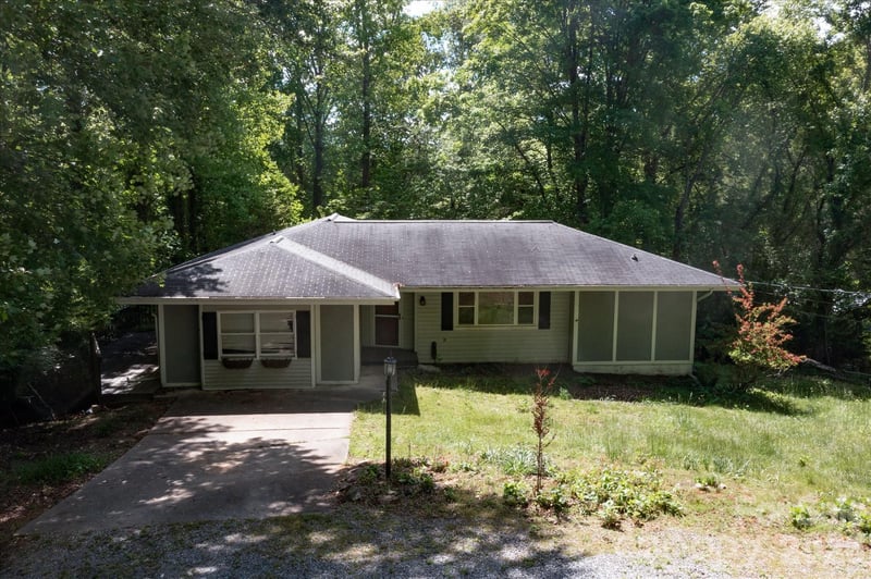 147 Barberry Heights Dr, Brevard, NC 28712