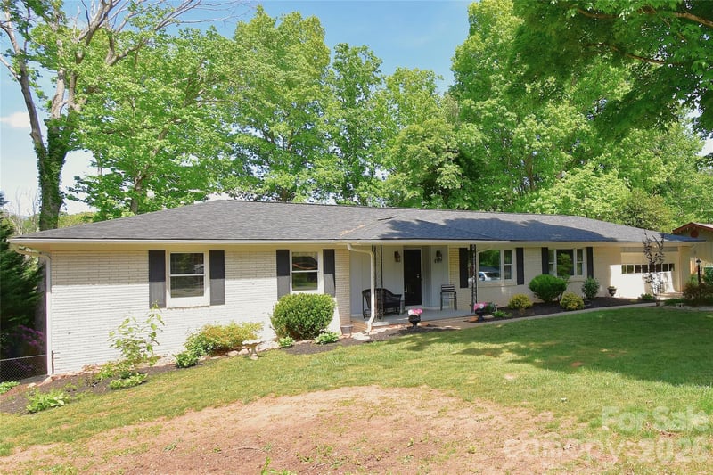 88 Botany Dr, Asheville, NC 28805