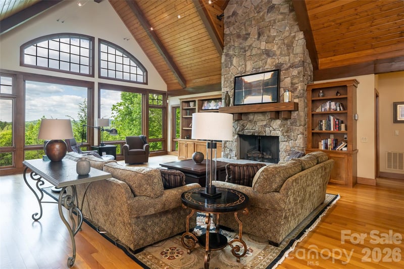 211 Boulder Ridge Dr, Hendersonville, NC 28792