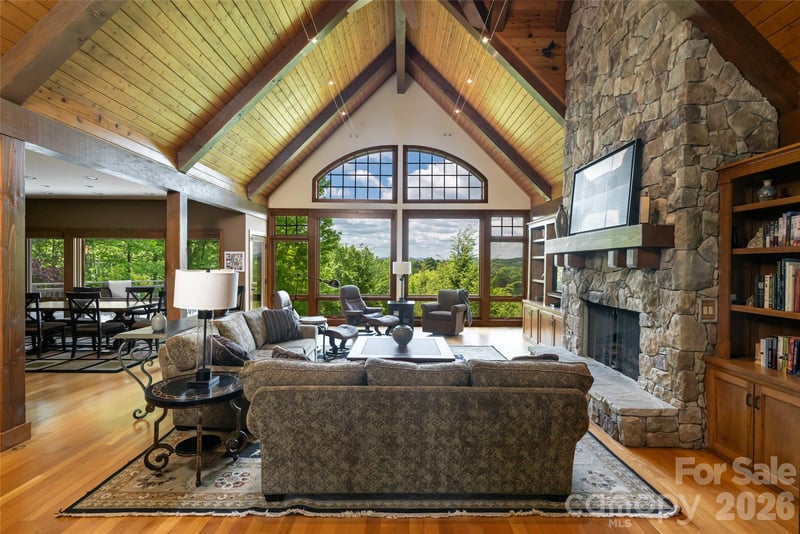 211 Boulder Ridge Dr, Hendersonville, NC 28792