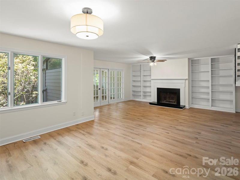 203 Crowfields Dr, Asheville, NC 28803