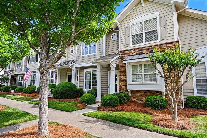 1033 Woodglen Ln, Matthews, NC 28104