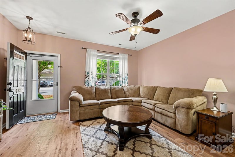 1033 Woodglen Ln, Matthews, NC 28104