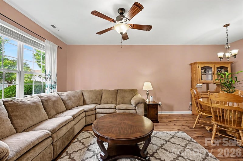 1033 Woodglen Ln, Matthews, NC 28104