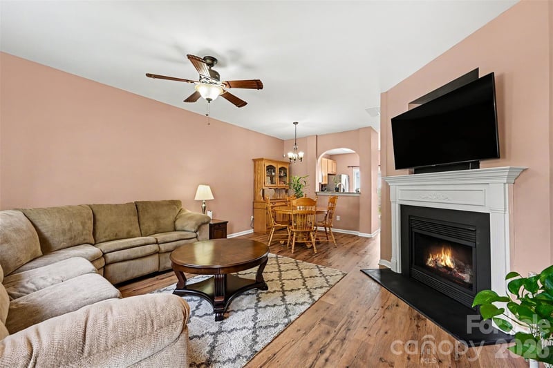 1033 Woodglen Ln, Matthews, NC 28104