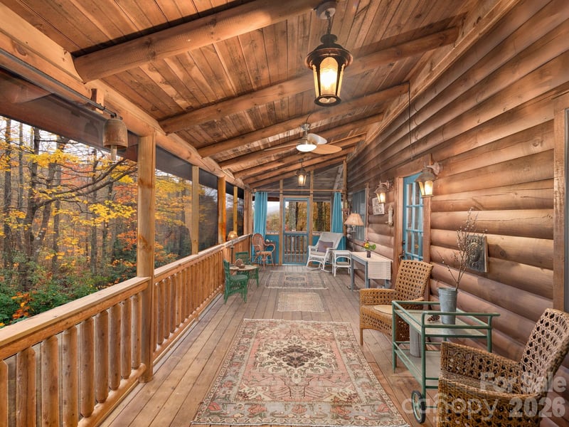 102 Carriage Dr, Fairview, NC 28730