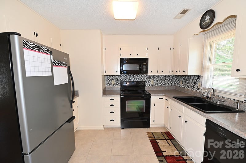 4445 Sulphur Springs Rd NE, Hickory, NC 28601