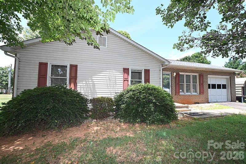 4445 Sulphur Springs Rd NE, Hickory, NC 28601