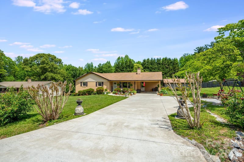 458 Beach Dr, Hendersonville, NC 28792