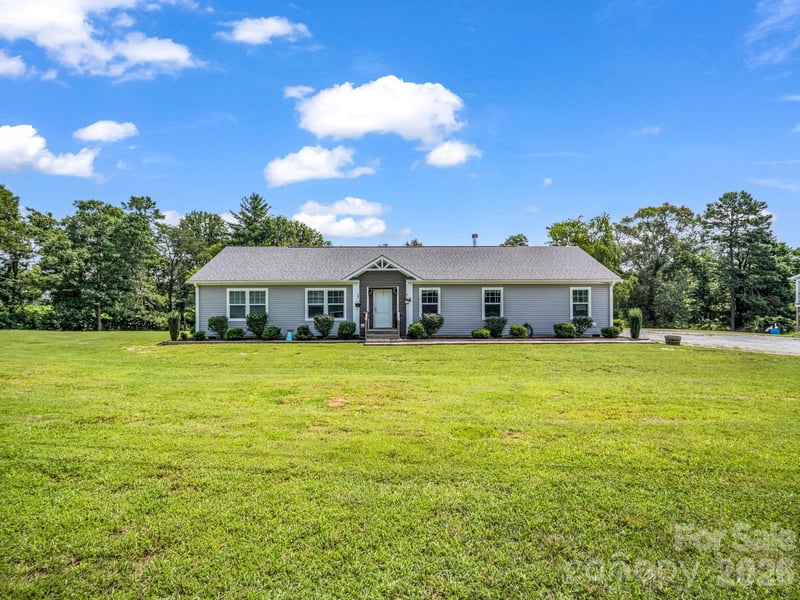 213 Big Oak Rd, Hendersonville, NC 28792