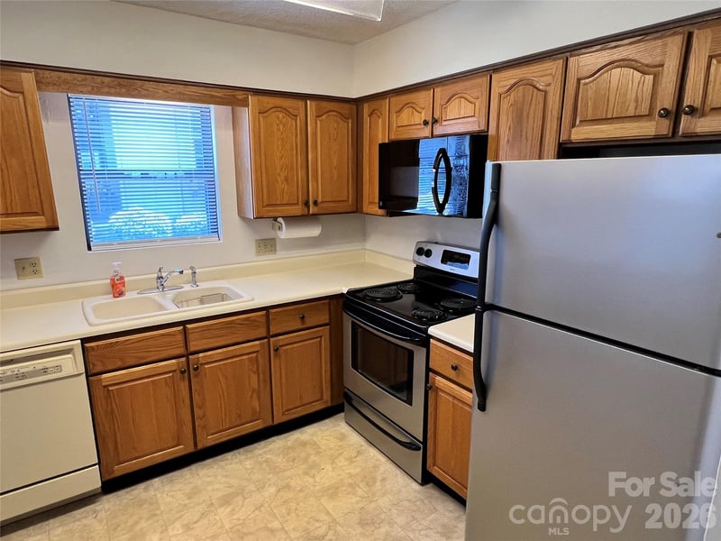 2401 Abbey Cir, Asheville, NC 28805