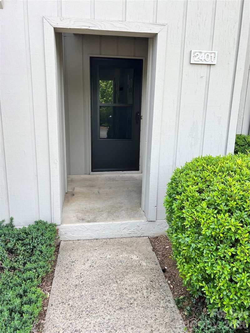2401 Abbey Cir, Asheville, NC 28805