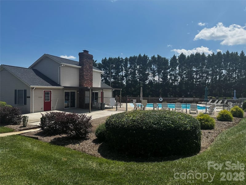 2705 North Center St NW #65, Hickory, NC 28601