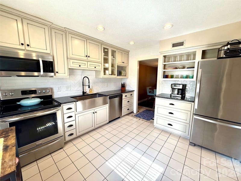 2705 North Center St NW #65, Hickory, NC 28601