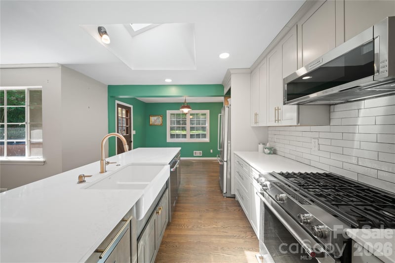 24 Warwick Pl, Asheville, NC 28804