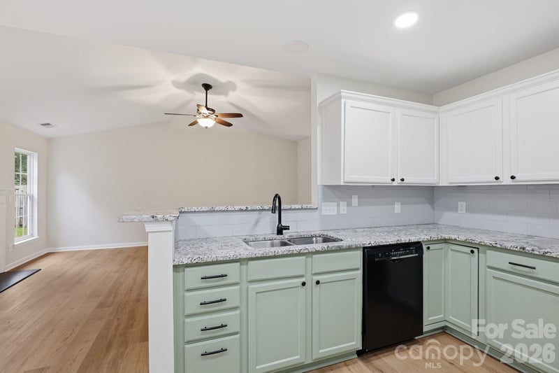5123 Sunburst Ln, Charlotte, NC 28213