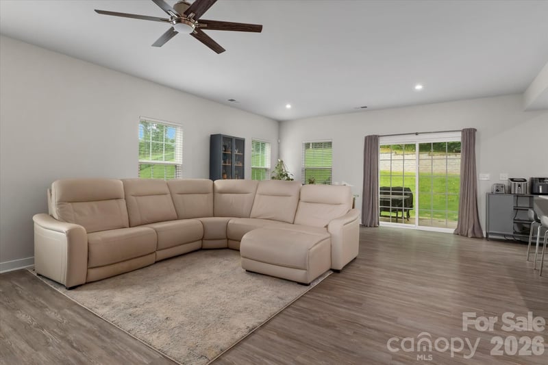 10250 Paper Birch Dr, Charlotte, NC 28215