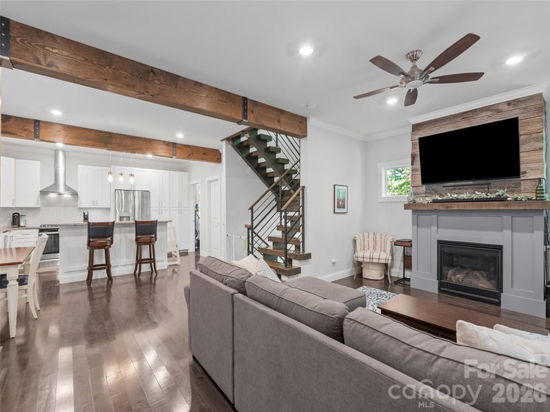 100 Hibriten Dr, Asheville, NC 28801