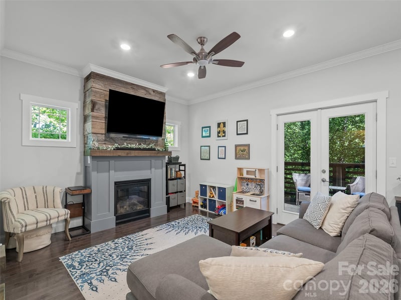 100 Hibriten Dr, Asheville, NC 28801