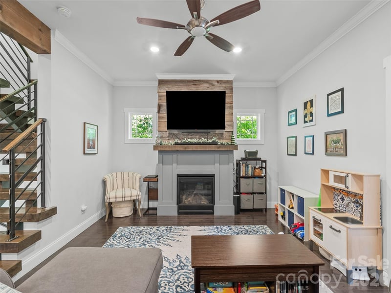 100 Hibriten Dr, Asheville, NC 28801