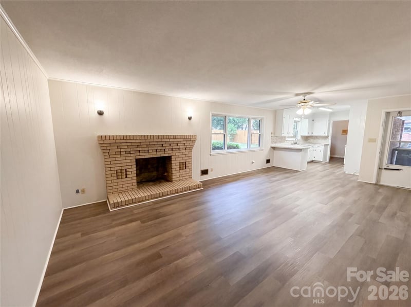 128 Greenview Dr, Kannapolis, NC 28081