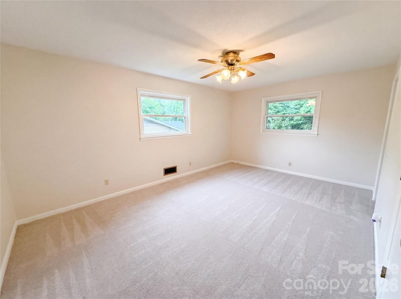128 Greenview Dr, Kannapolis, NC 28081